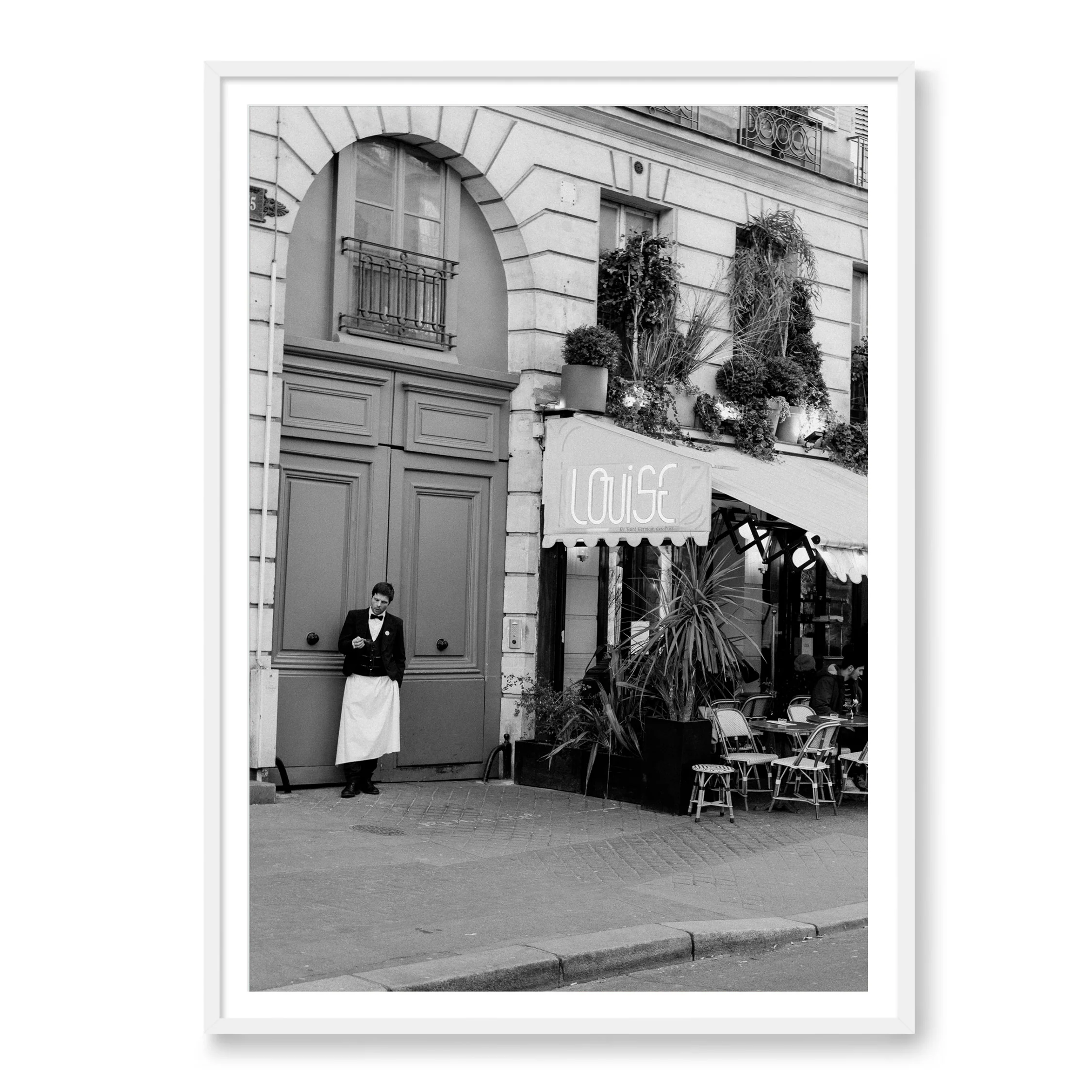 The Waiter B&W - Image 2