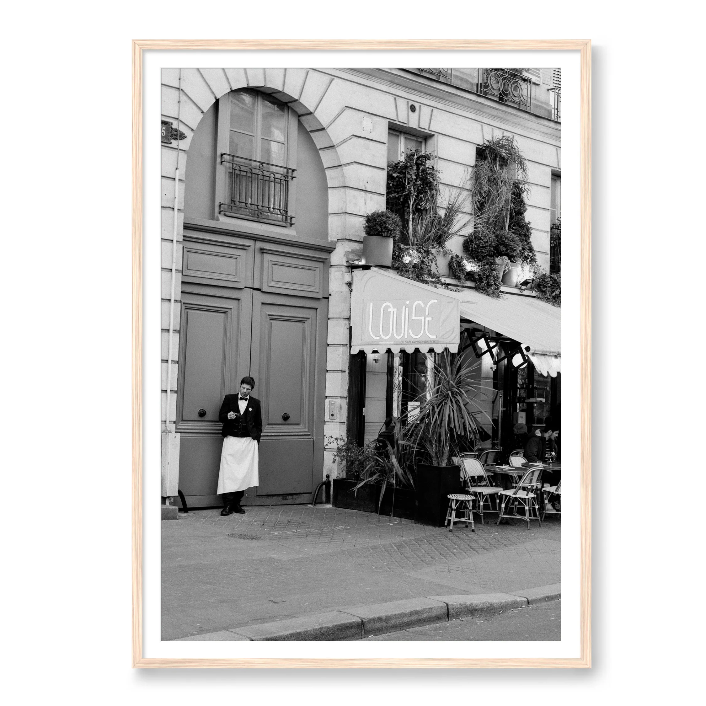 The Waiter B&W - Image 3